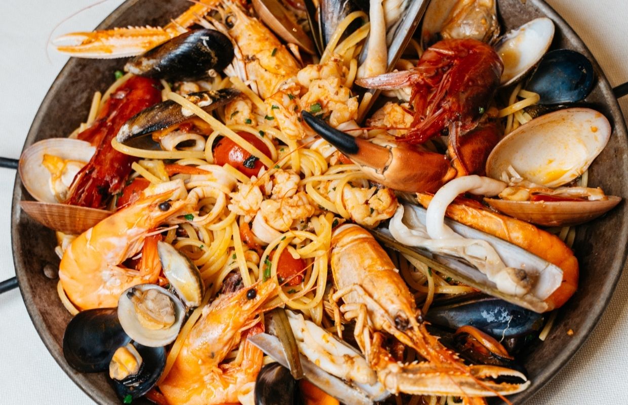 Tagliolini allo scoglio con frutti di mare freschi del ristorante Il Cestino Milano