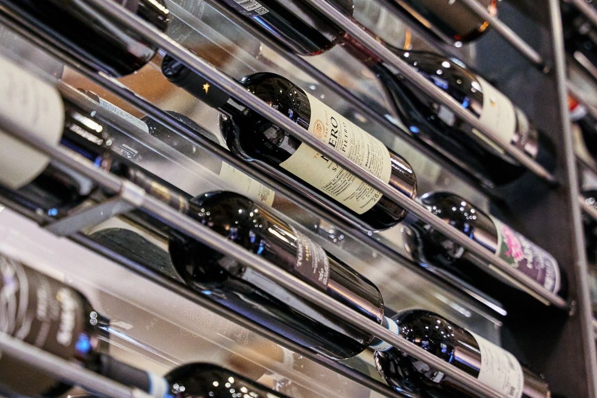 Selezione di bottiglie di vino pregiate della cantina de Il Cestino Milano Selezione di bottiglie di vino pregiate della cantina de Il Cestino Milano